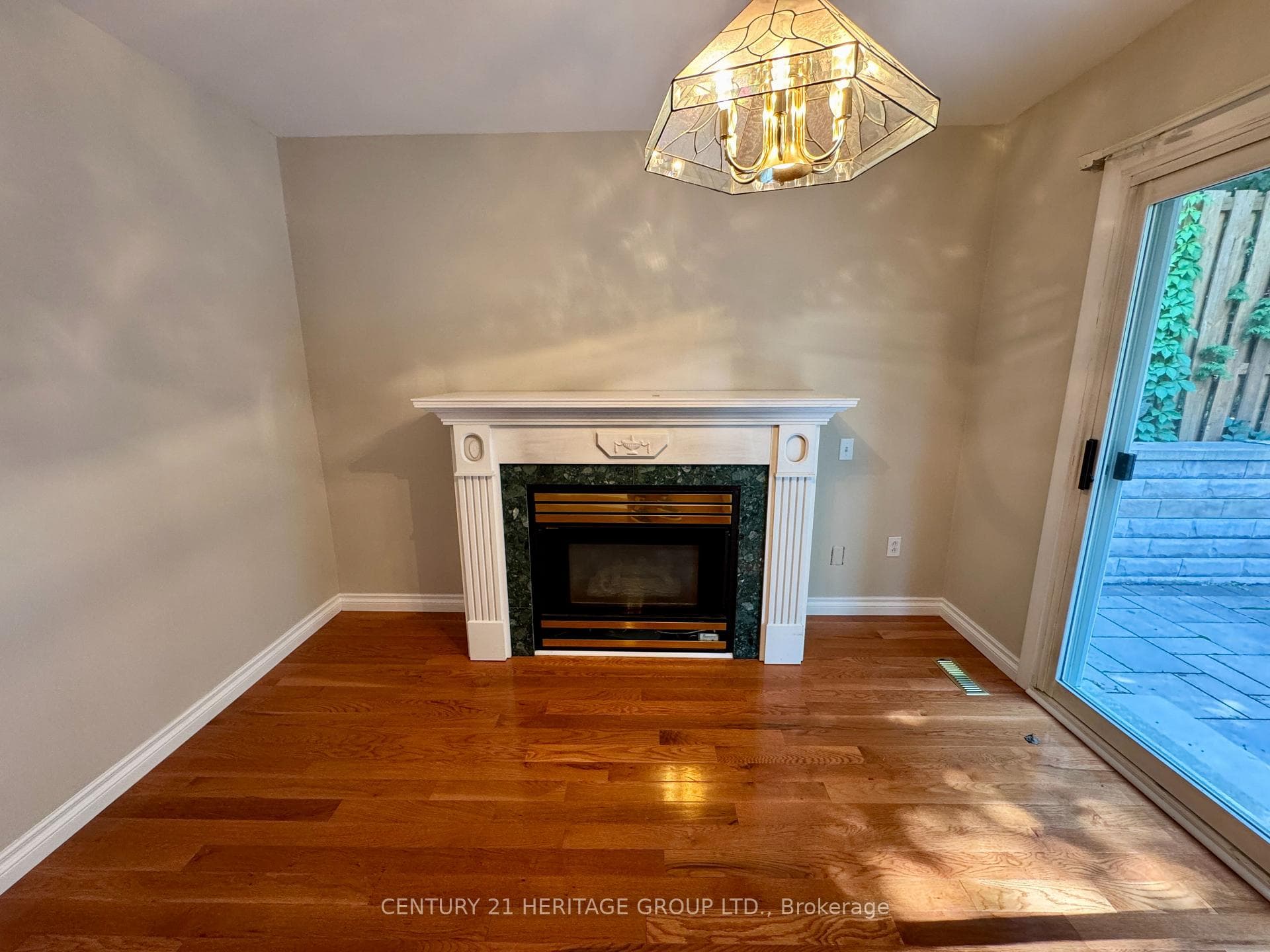584 Arnhem Drive photo 17