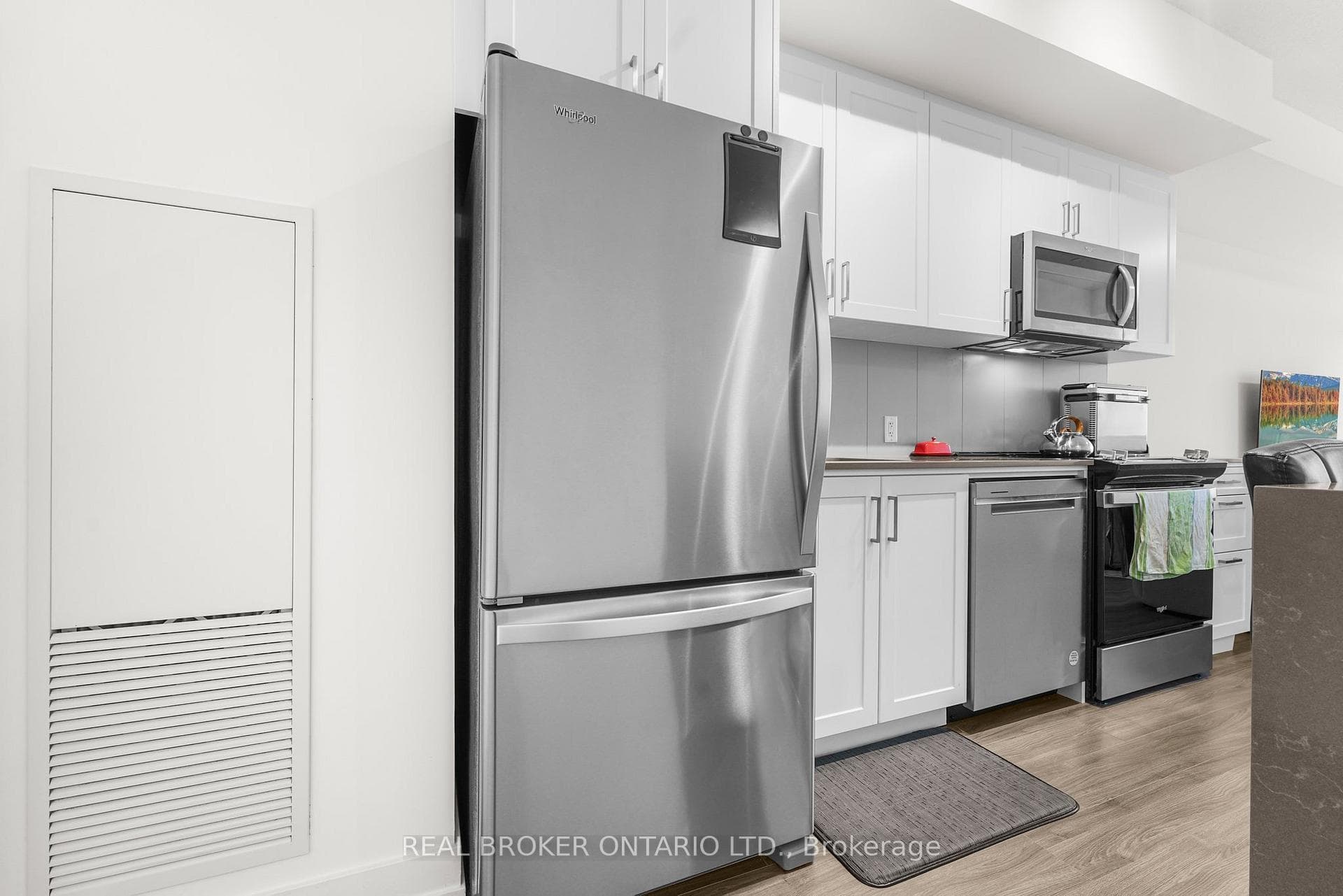 681 Yonge Street Unit 615 photo 9