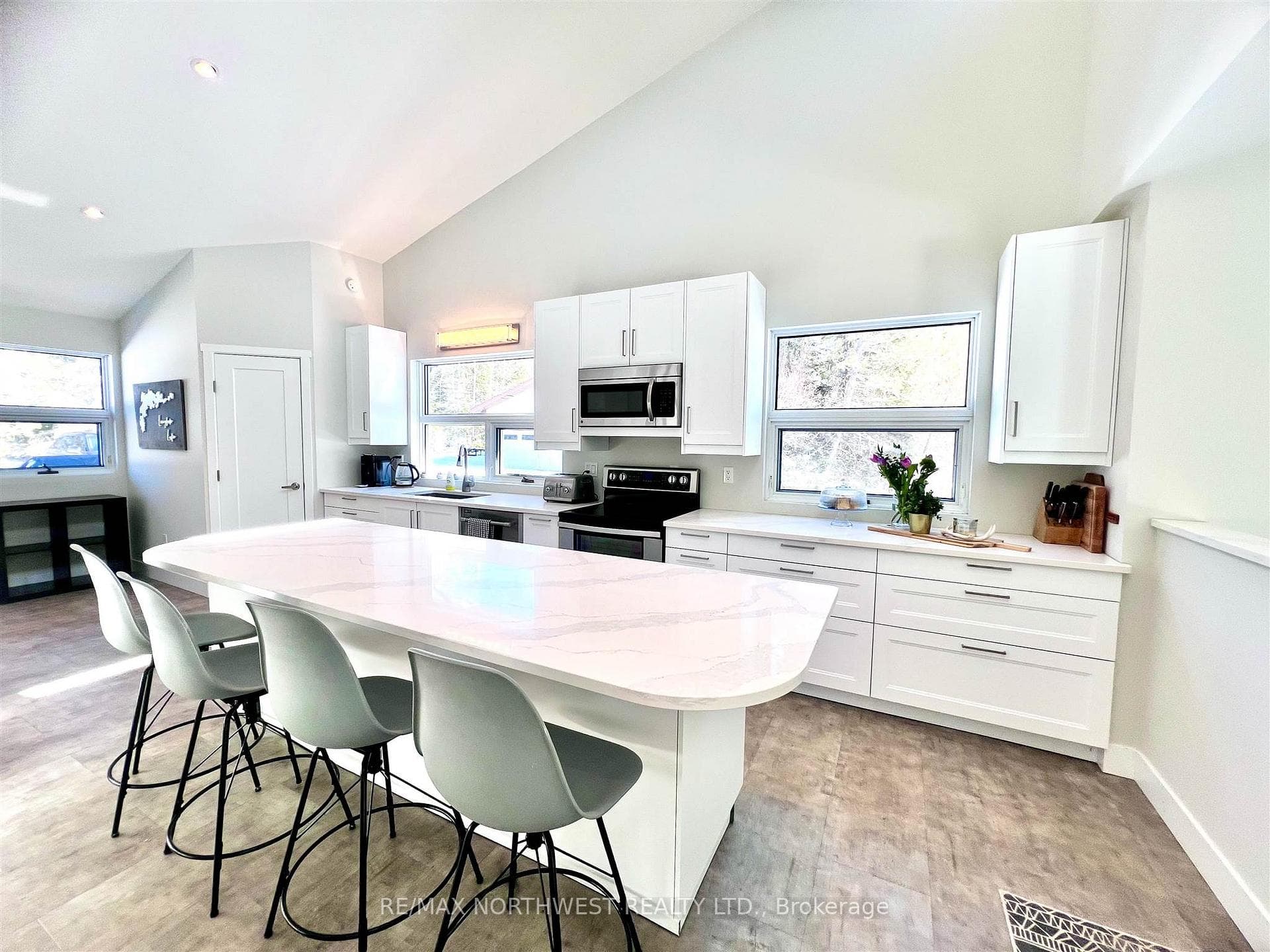 362 Longbow Lake Road photo 4