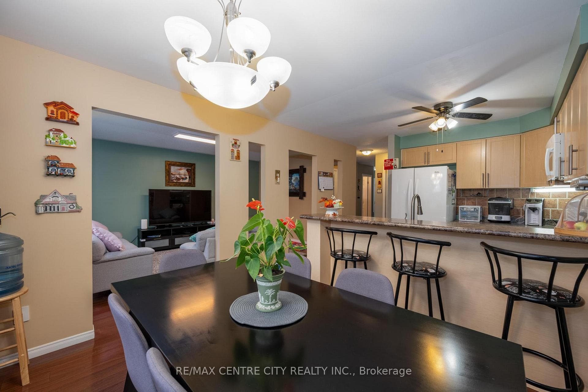 168 Clara Crescent photo 7