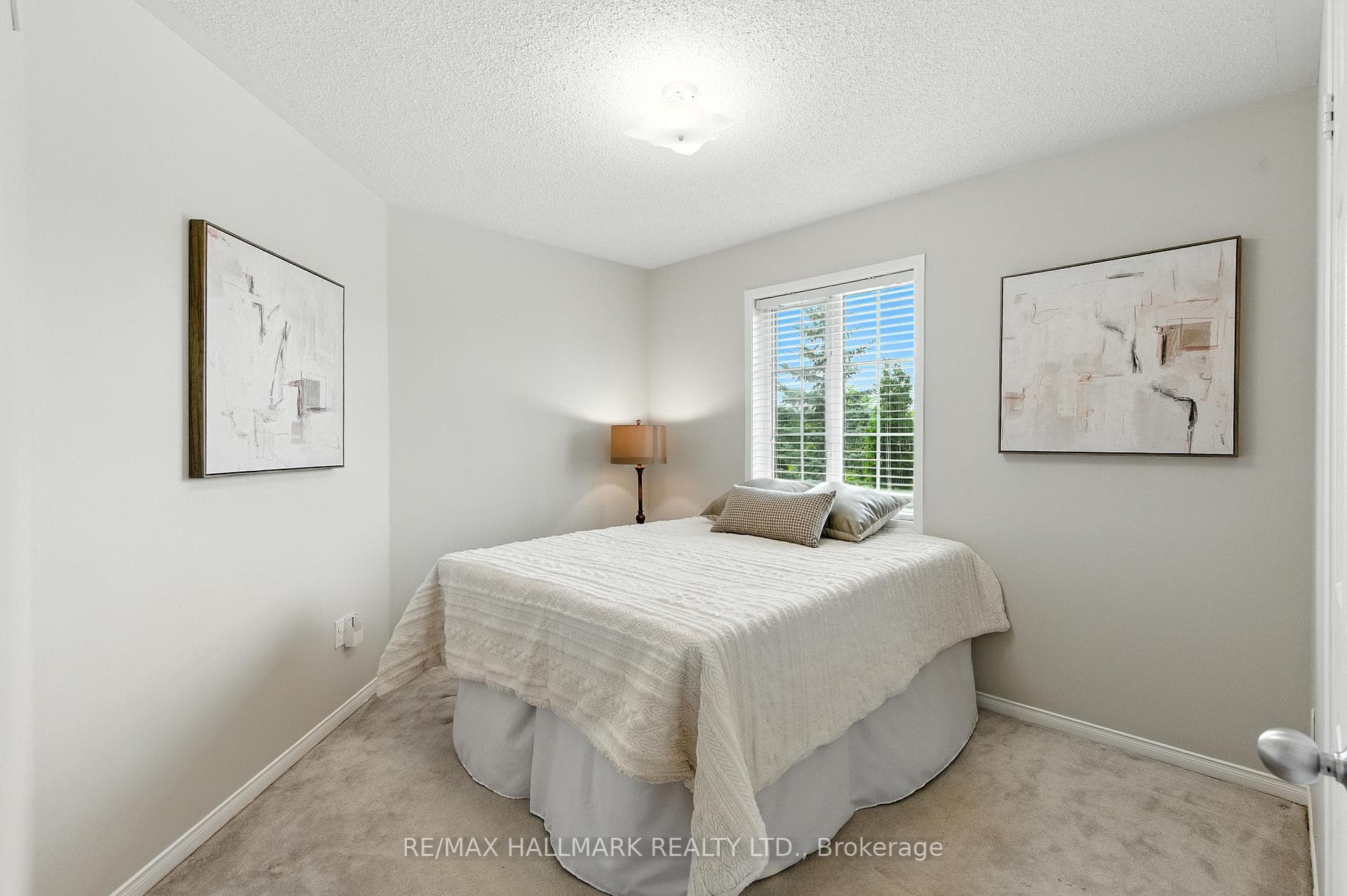 3288 Equestrian Crescent photo 32