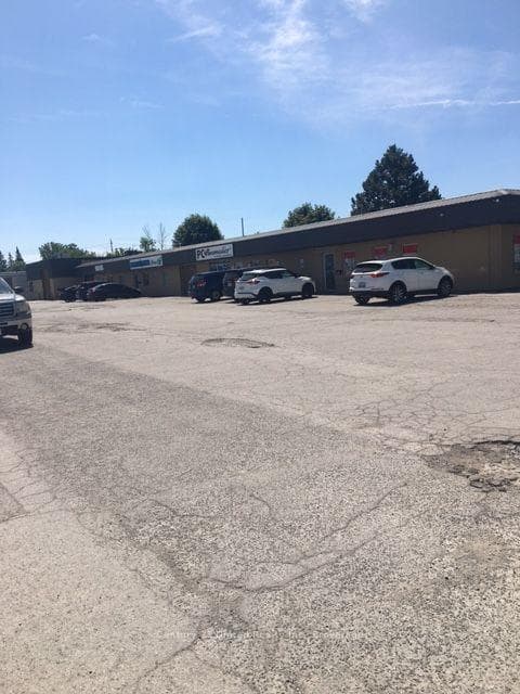 675 The Queensway N/A Unit D photo 3