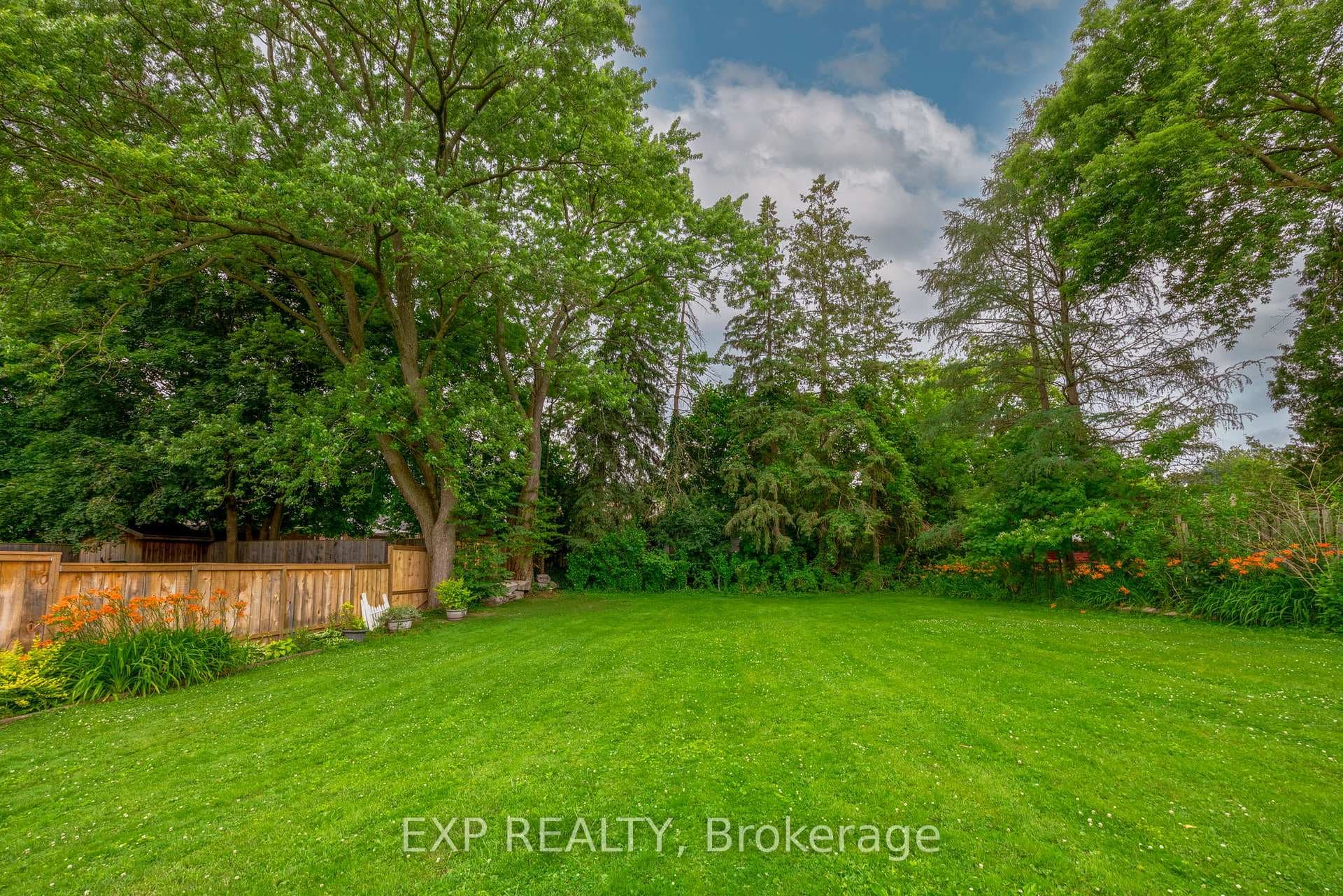 1864 Parkhurst Avenue photo 39