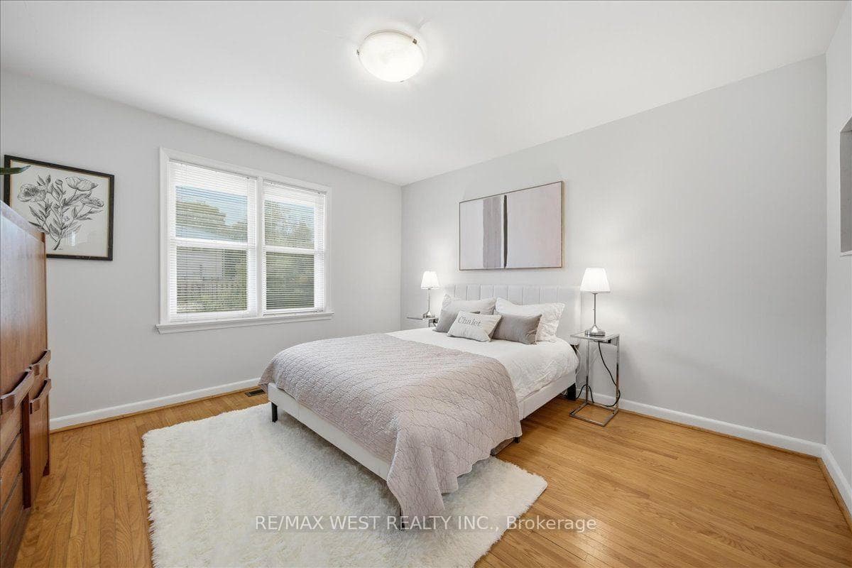 19 Decarie Circle photo 23