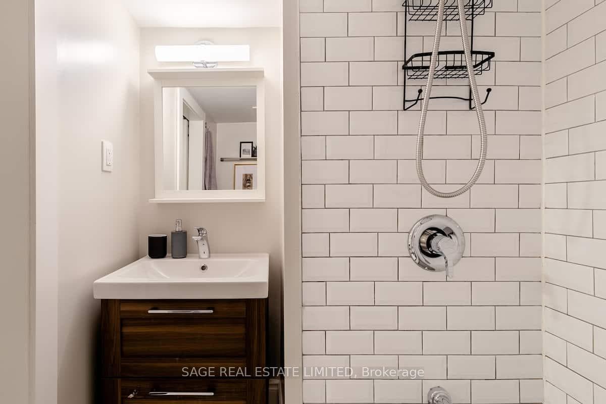 296 Ossington Avenue photo 34