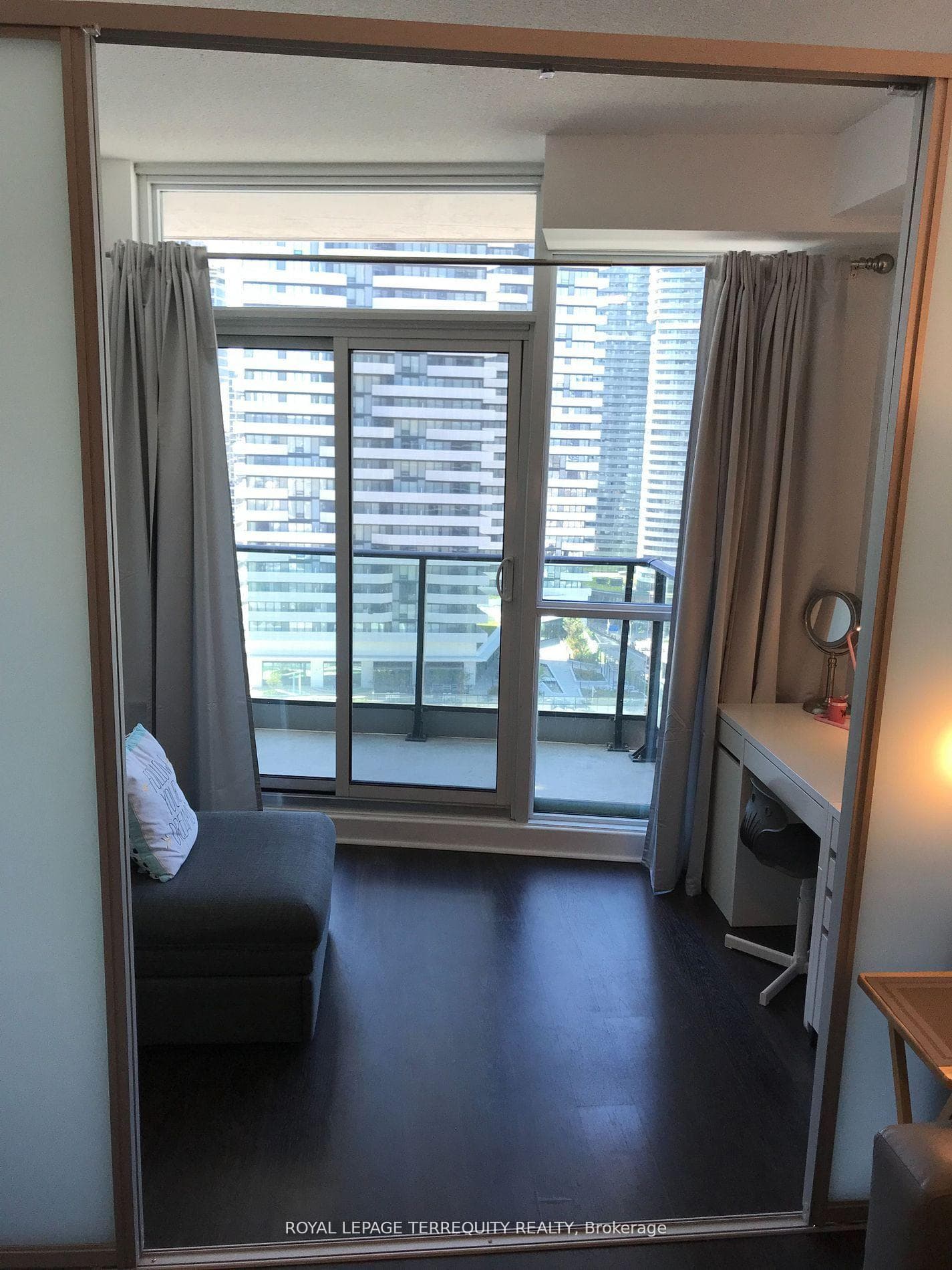 33 Bay Street Unit 2313 photo 2
