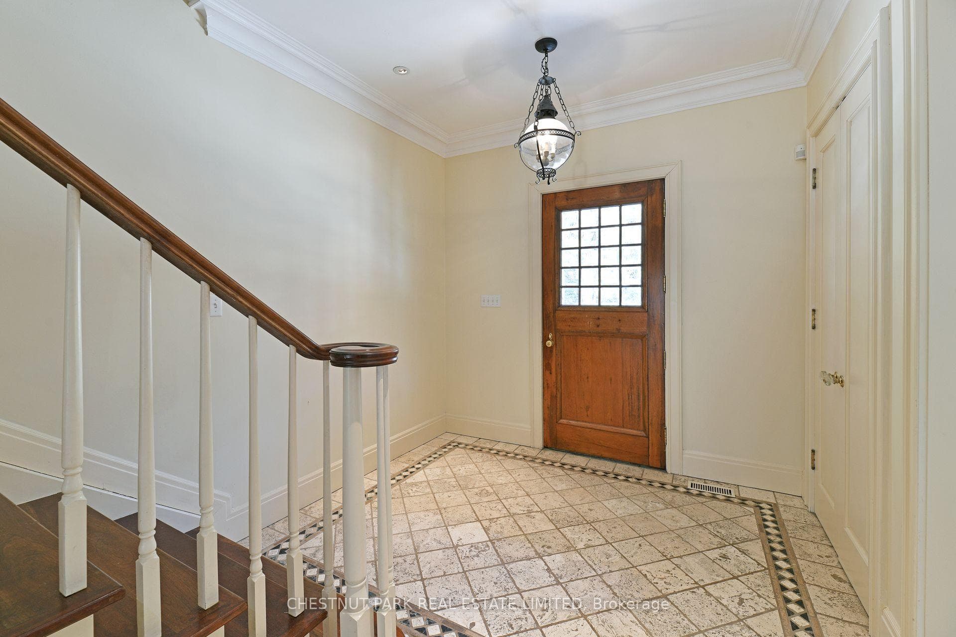 59 Roxborough Drive photo 2