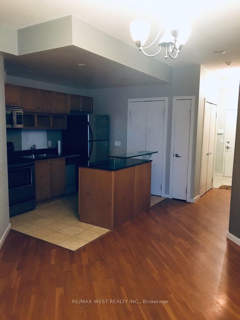 218 Queens Quay Unit 1510 photo 16