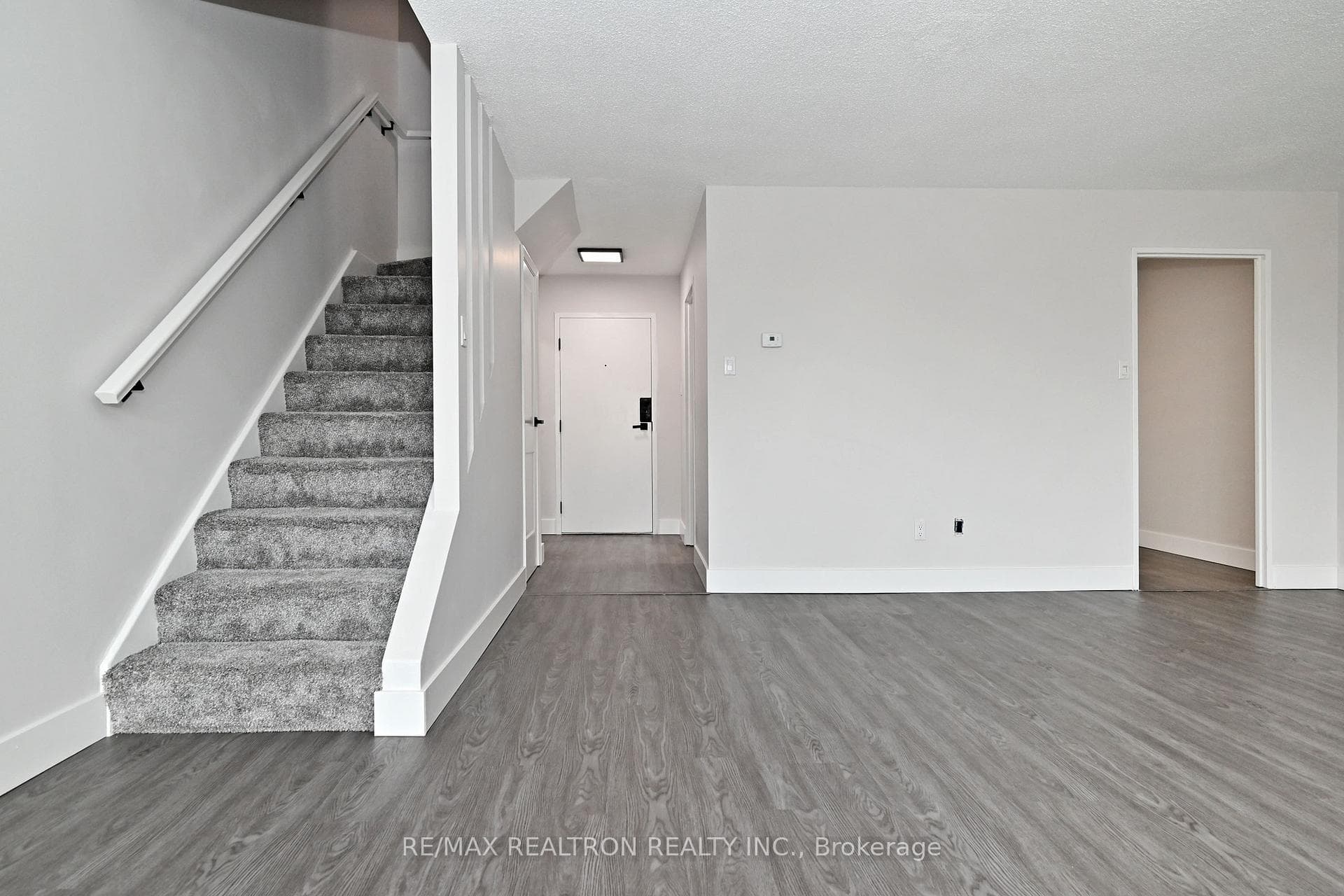4005 Don Mills Road Unit 322 photo 5