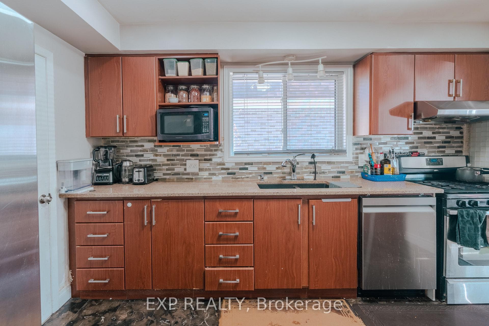 20 Manorglen Crescent Unit Upper photo 15
