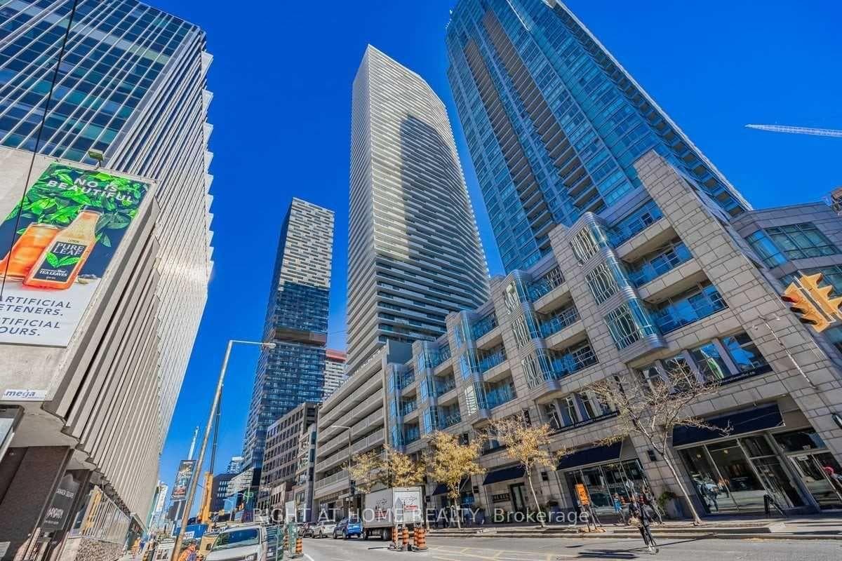 2221 Yonge Street Unit 2505 photo 1