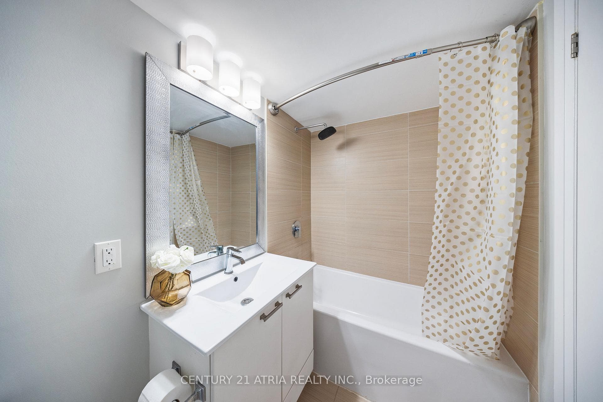2150 Lawrence Avenue Unit 506 photo 5