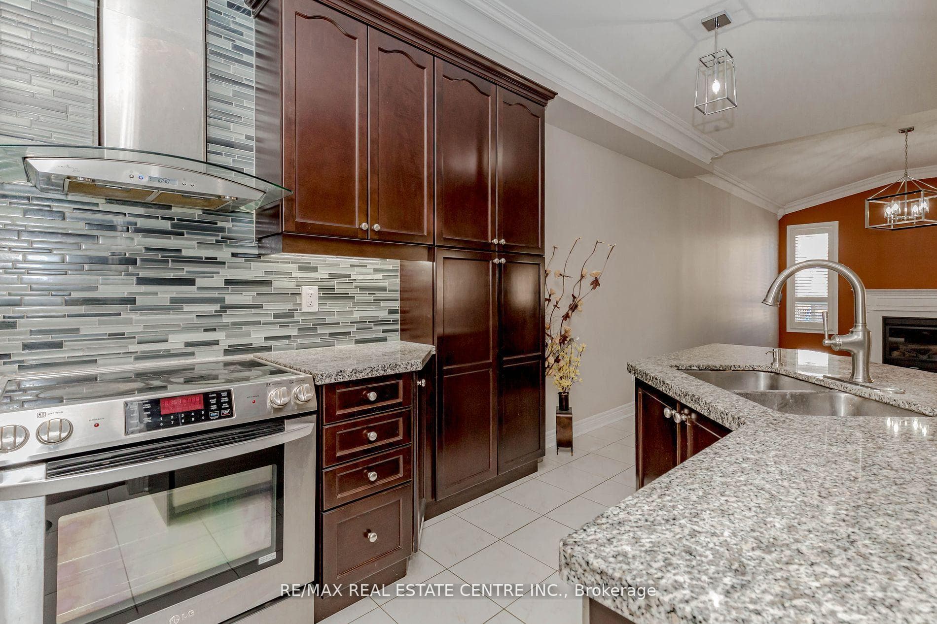 20 Gower Crescent photo 15