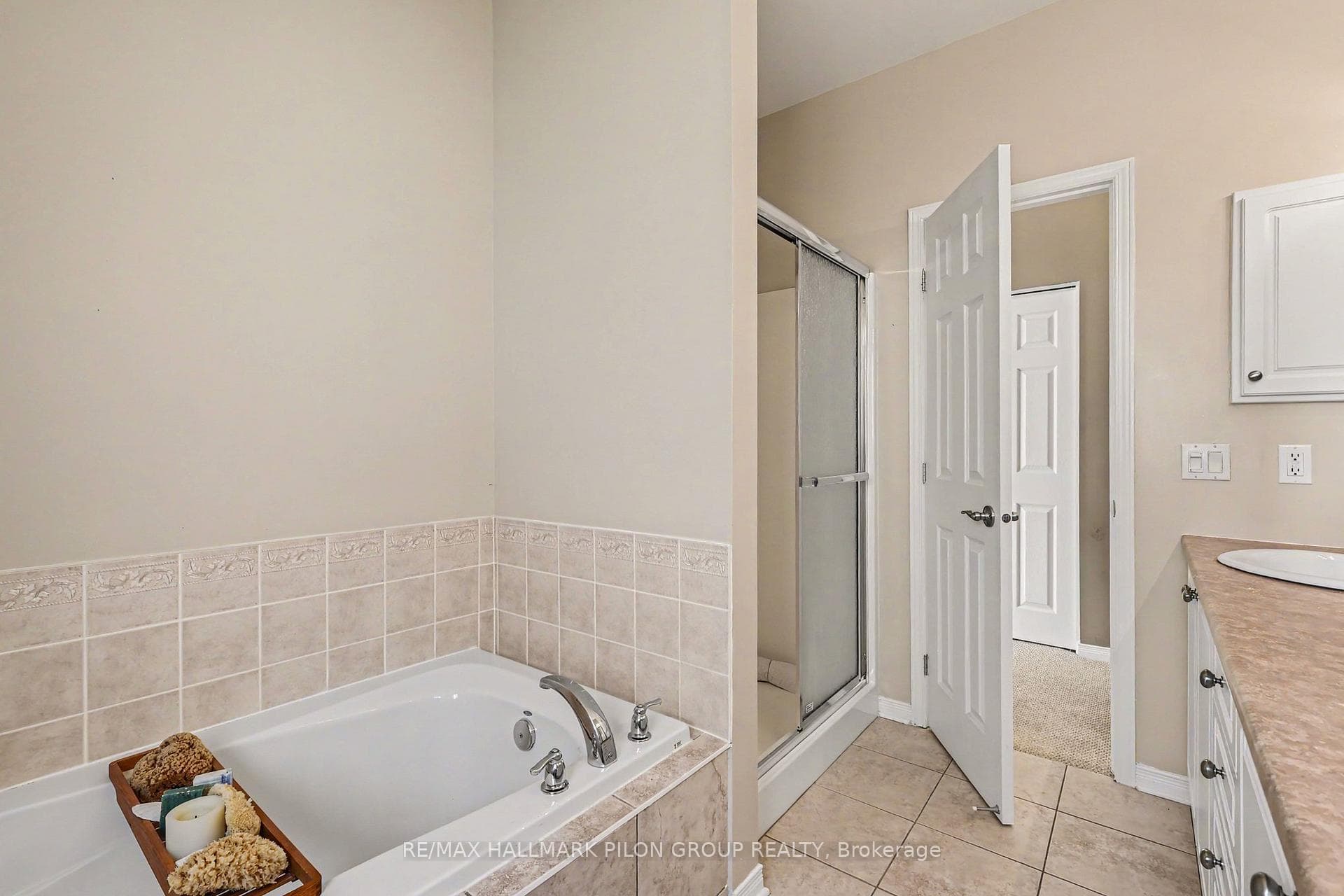 103 Jasper Crescent photo 12