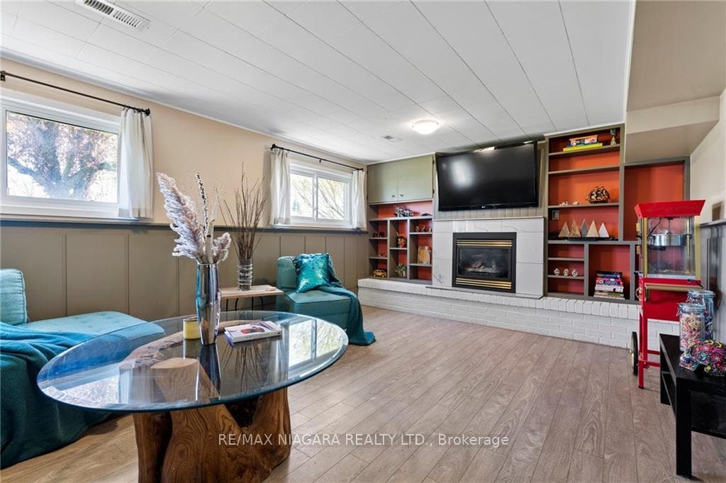 227 Lakeshore Road photo 22