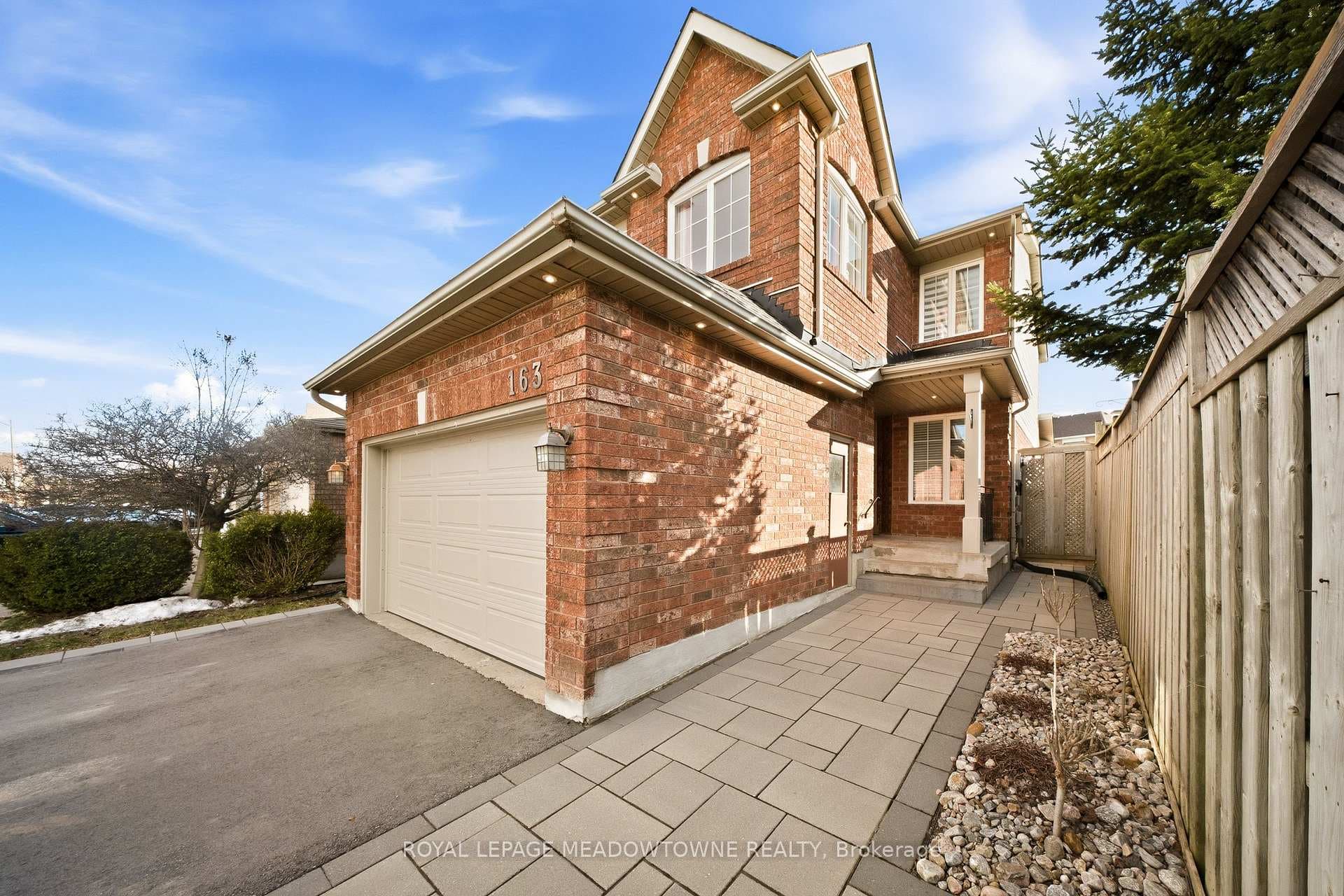 163 Eaton Street photo 4