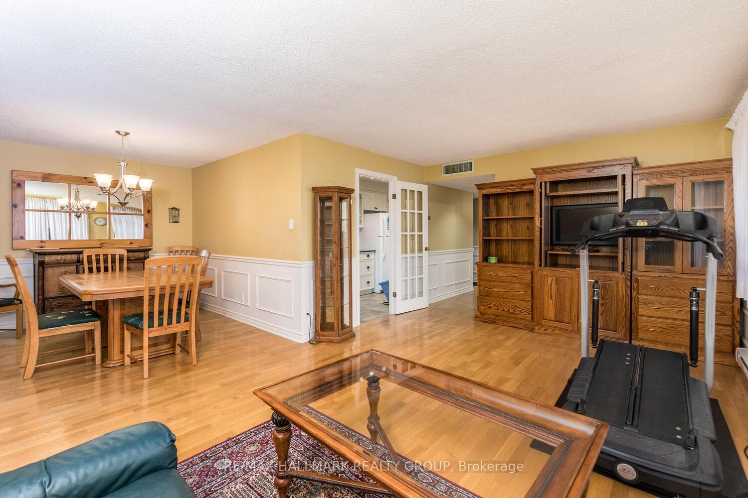 Open concept living/dining room