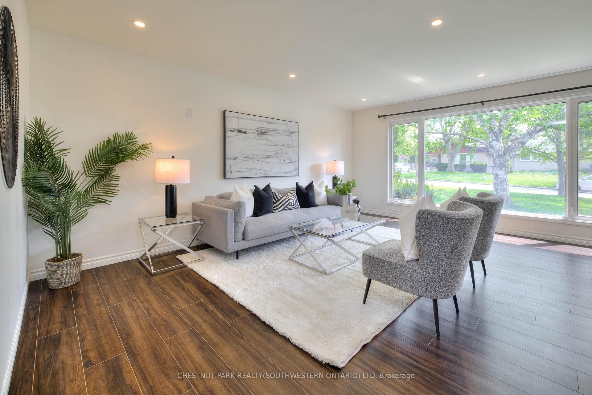 250 Willowdale Place photo 16
