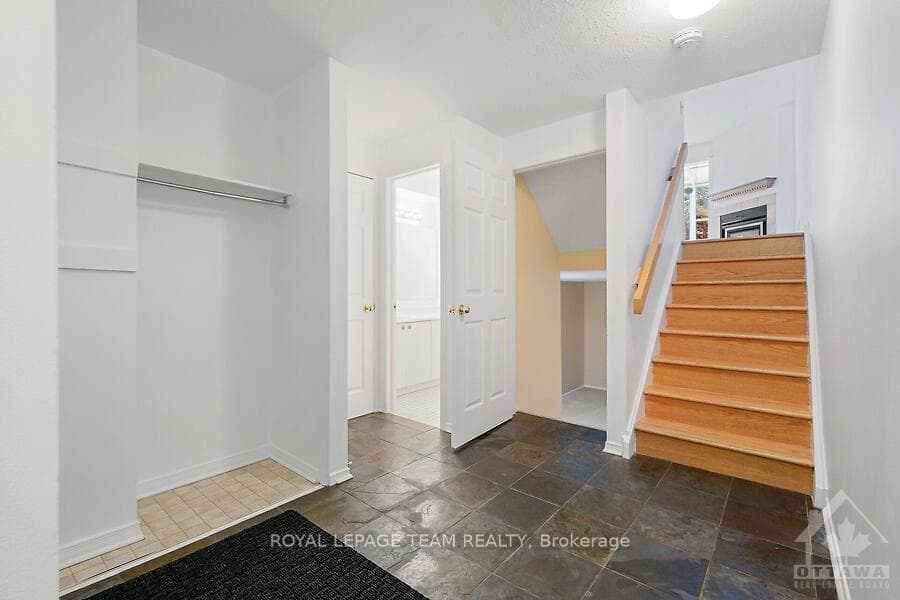 25B ROBINSON Avenue photo 3