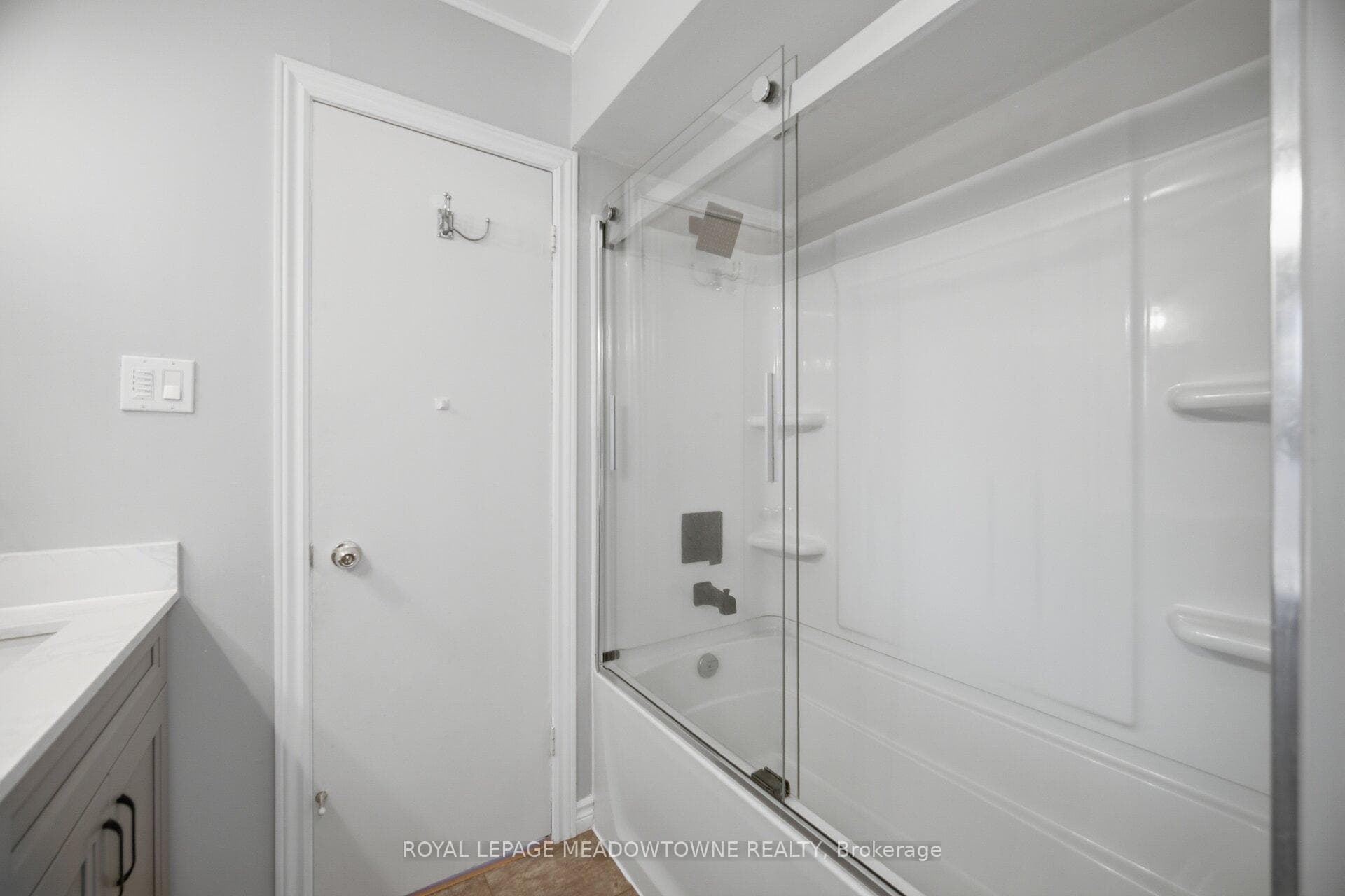 913 Maple Avenue photo 35