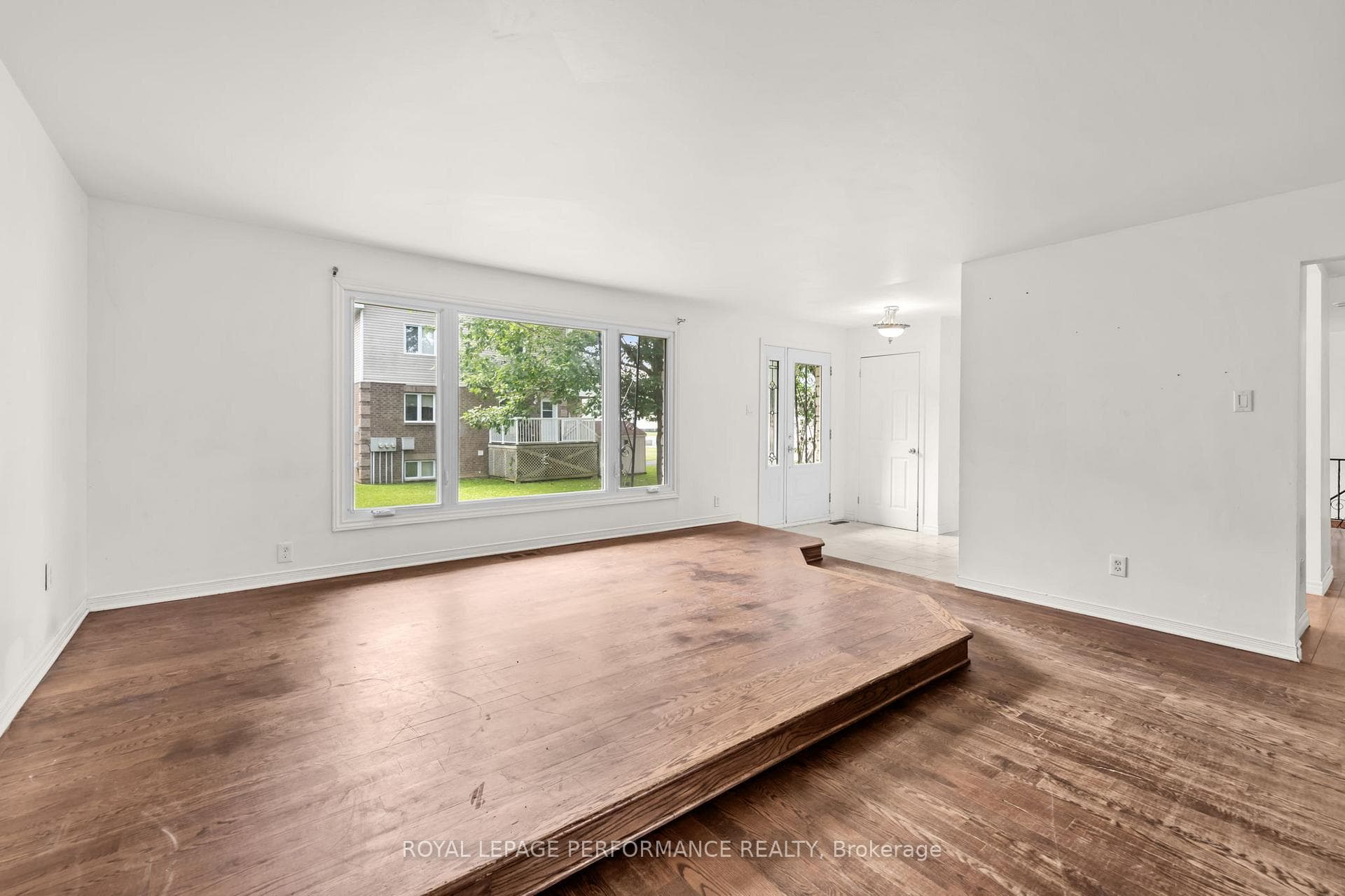 438 Voyageur Place photo 10