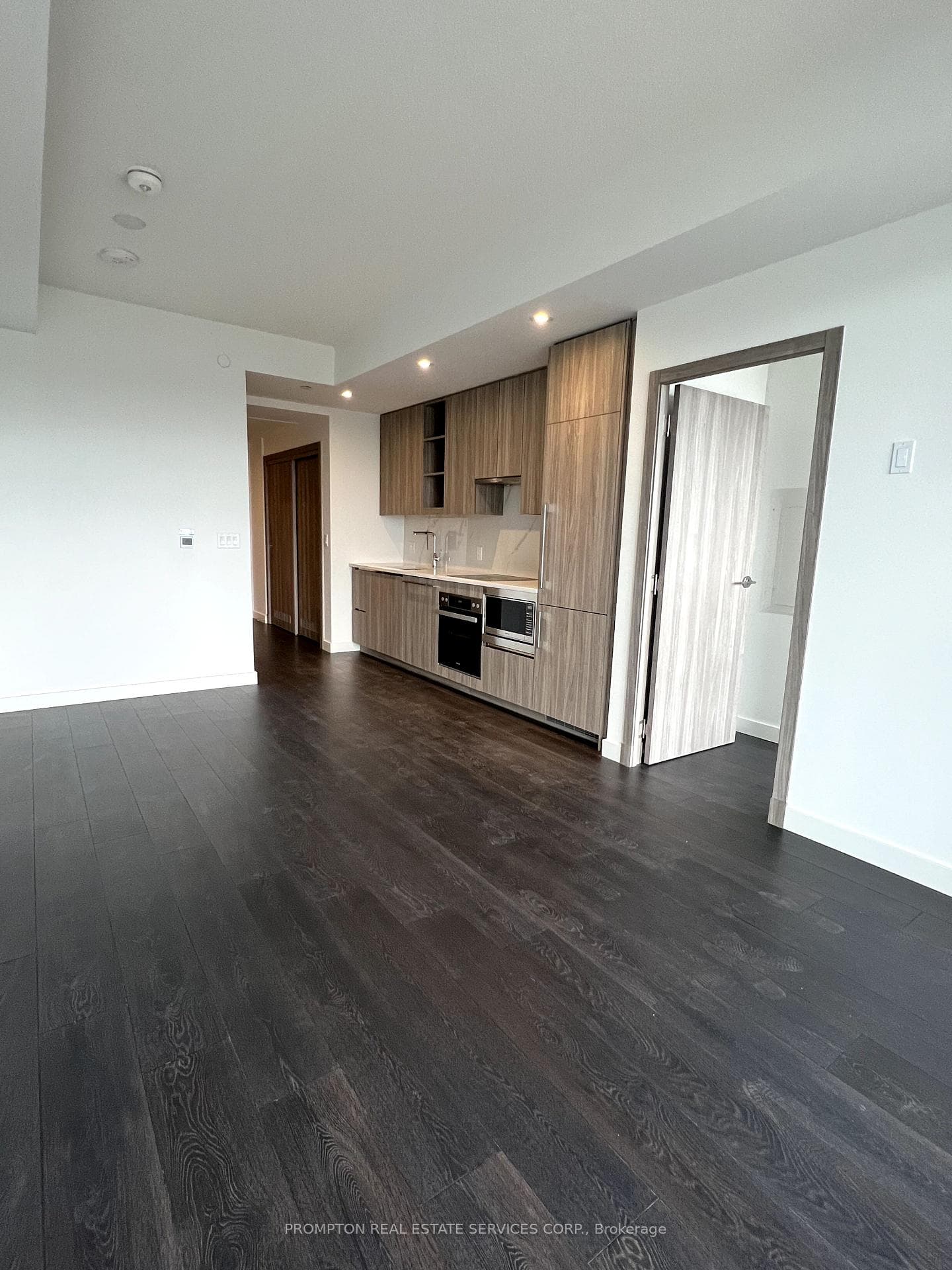 27 Mcmahon Drive Unit 1110 photo 2