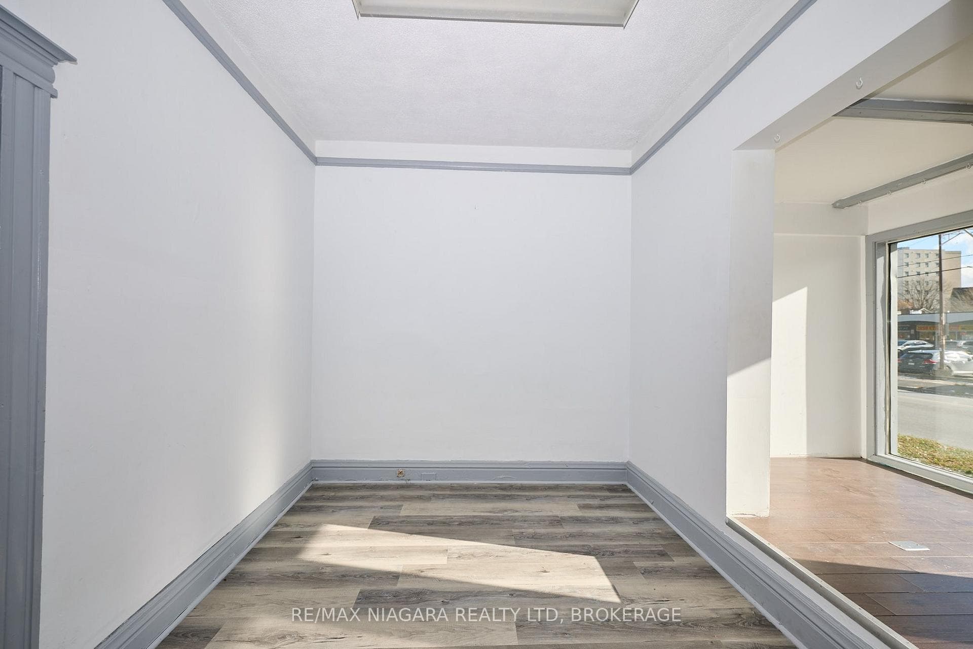 105A Welland Avenue photo 5