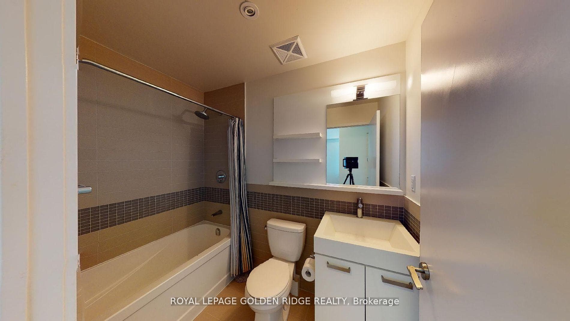295 Adelaide Street Unit 4410 photo 13