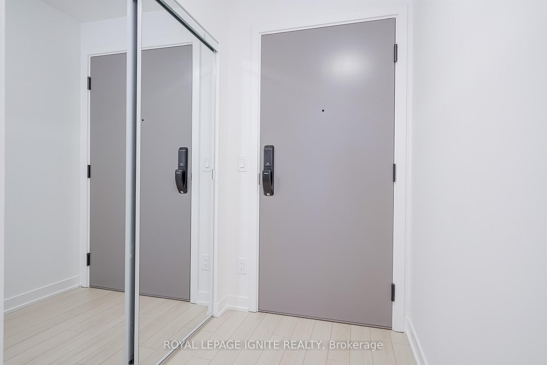 3071 Trafalgar Road Unit 801 photo 21