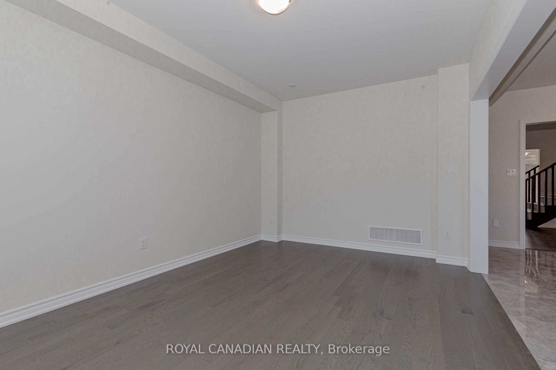 2 Molnar Crescent photo 17