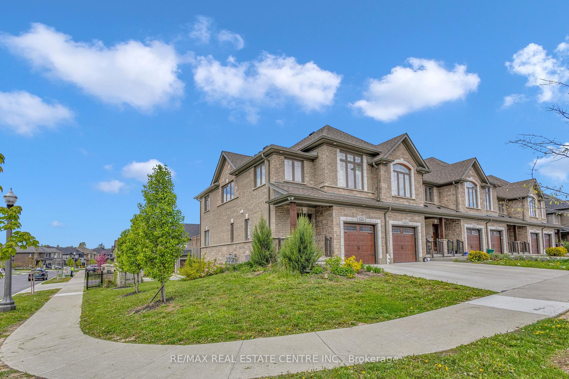 121 Hollybrook Trail photo 2