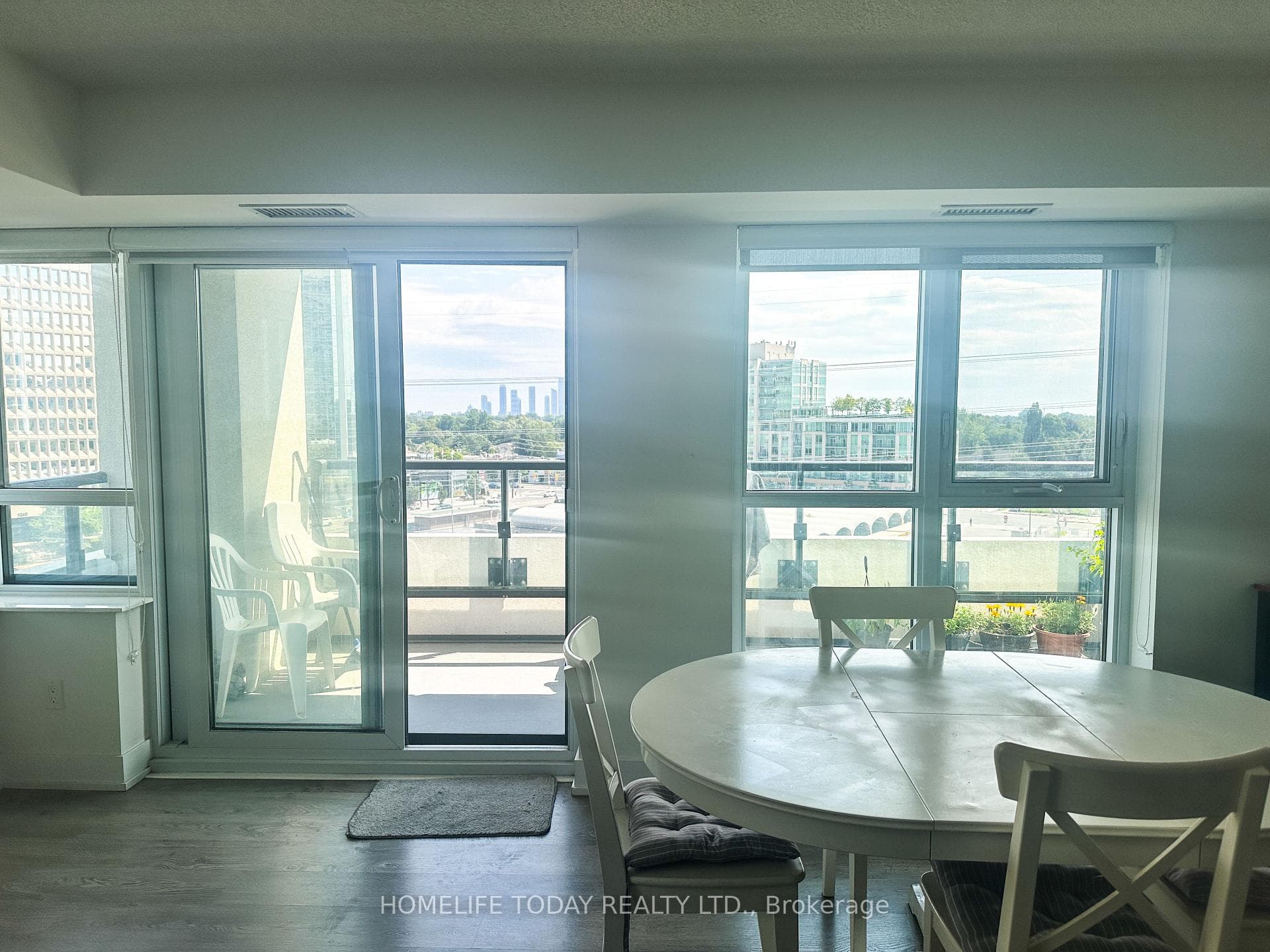 9 Mabelle Avenue Unit 722 photo 3