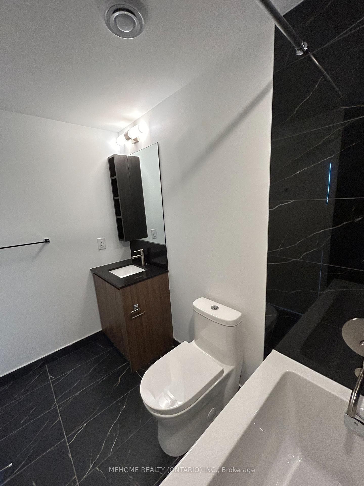 1100 sheppard Avenue Unit 802 photo 8