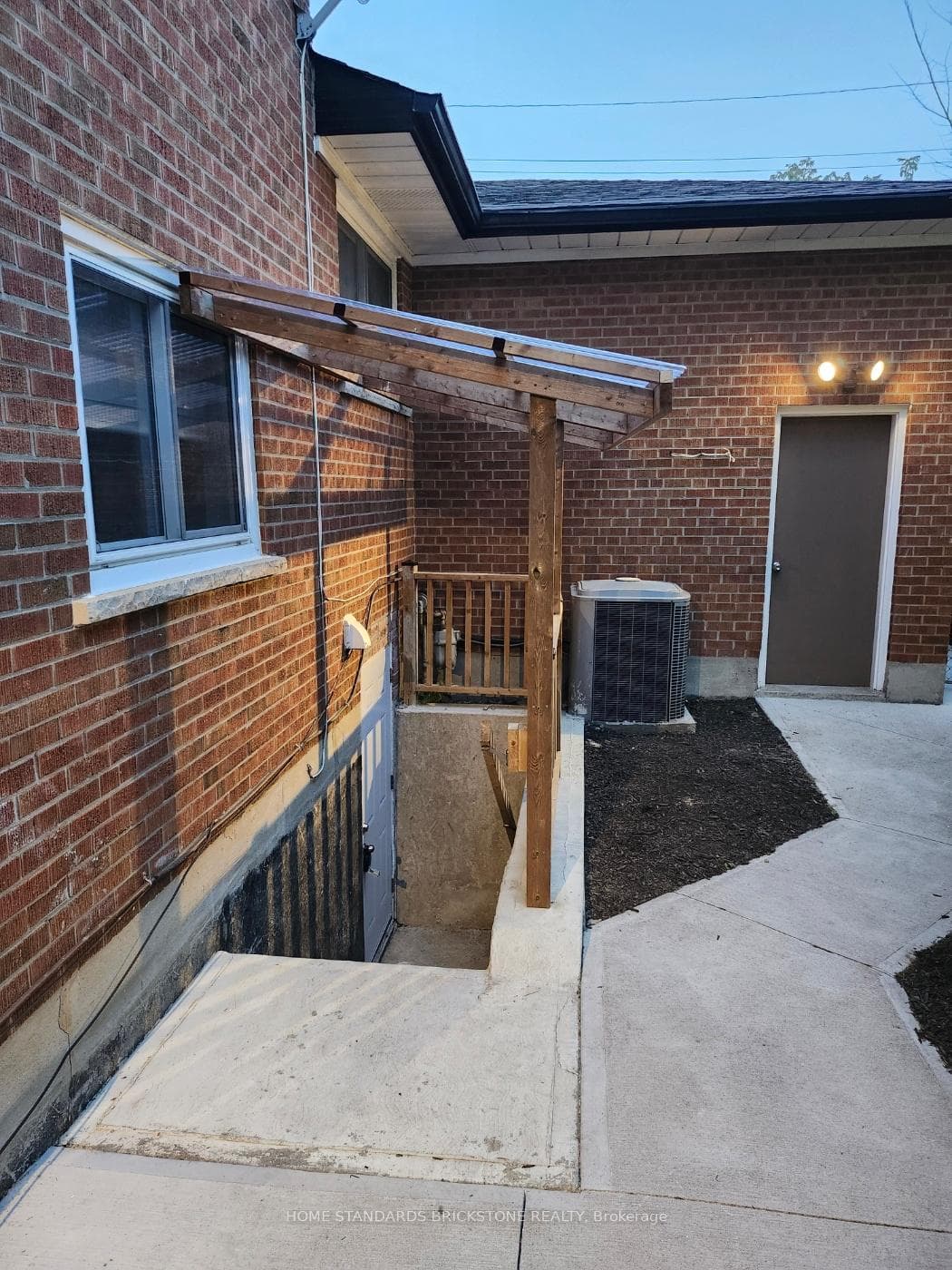759 Bloor Street photo 4