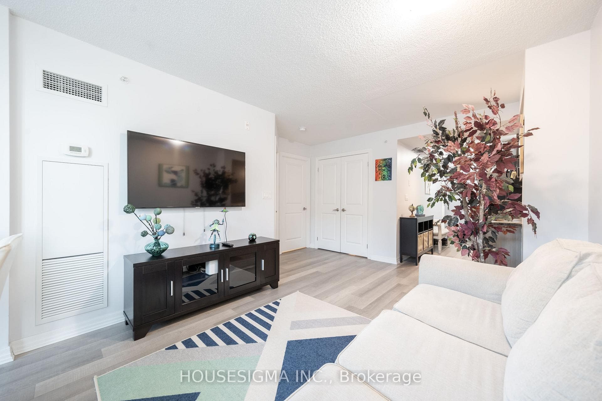 80 Esther Lorrie Drive Unit 320 photo 5