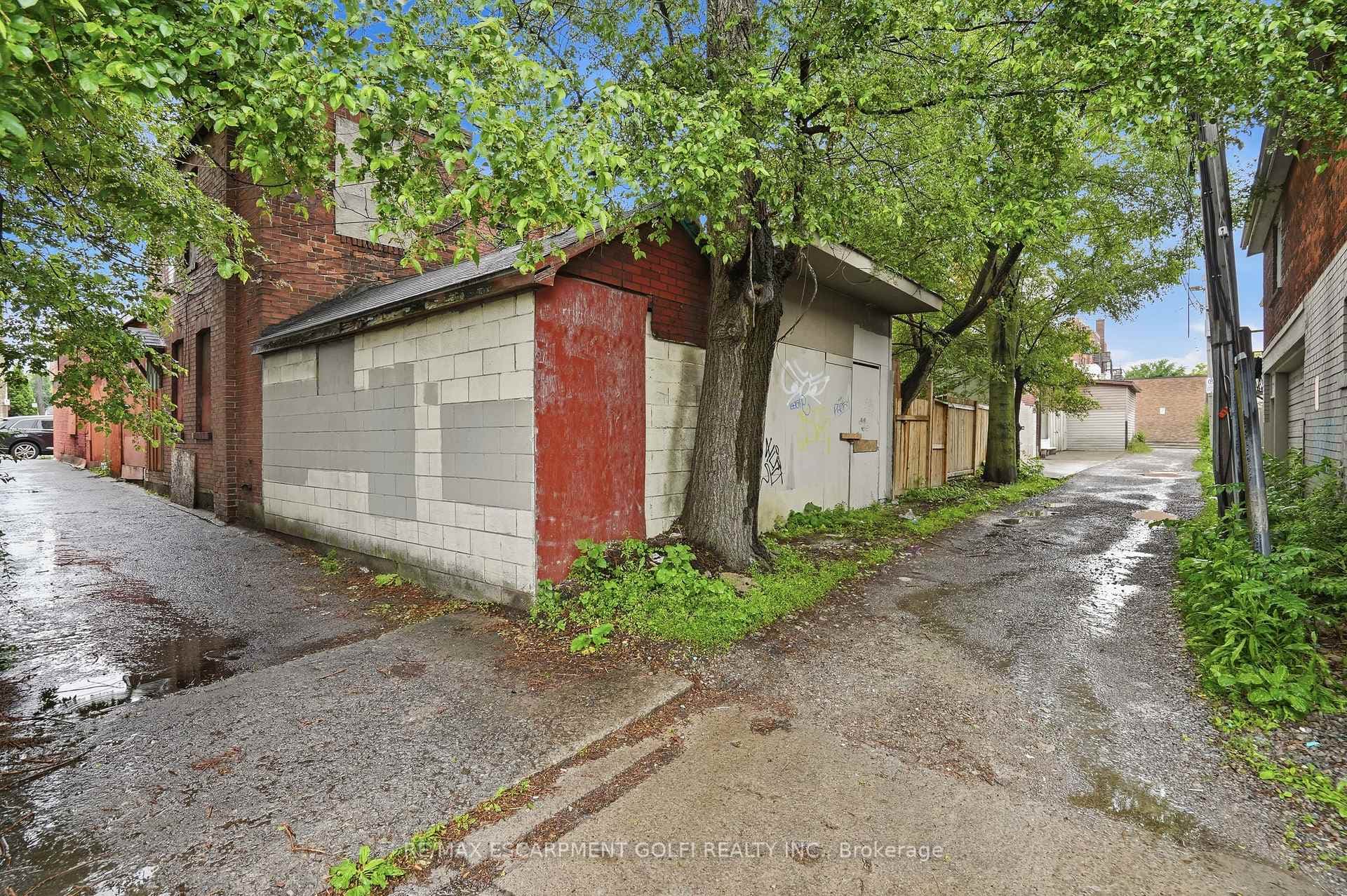 721 1/2 BARTON Street photo 10
