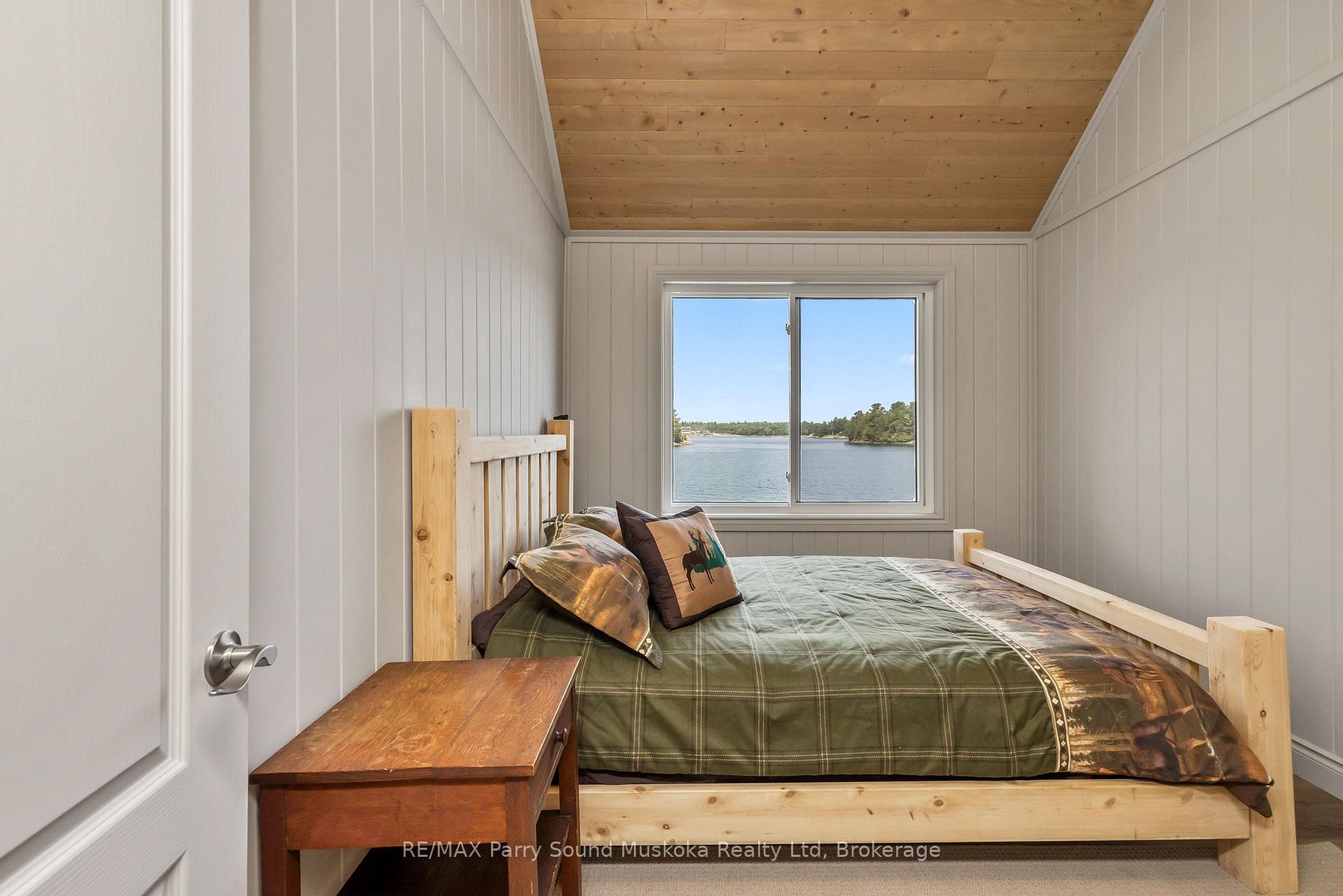 2 A258 Island photo 24