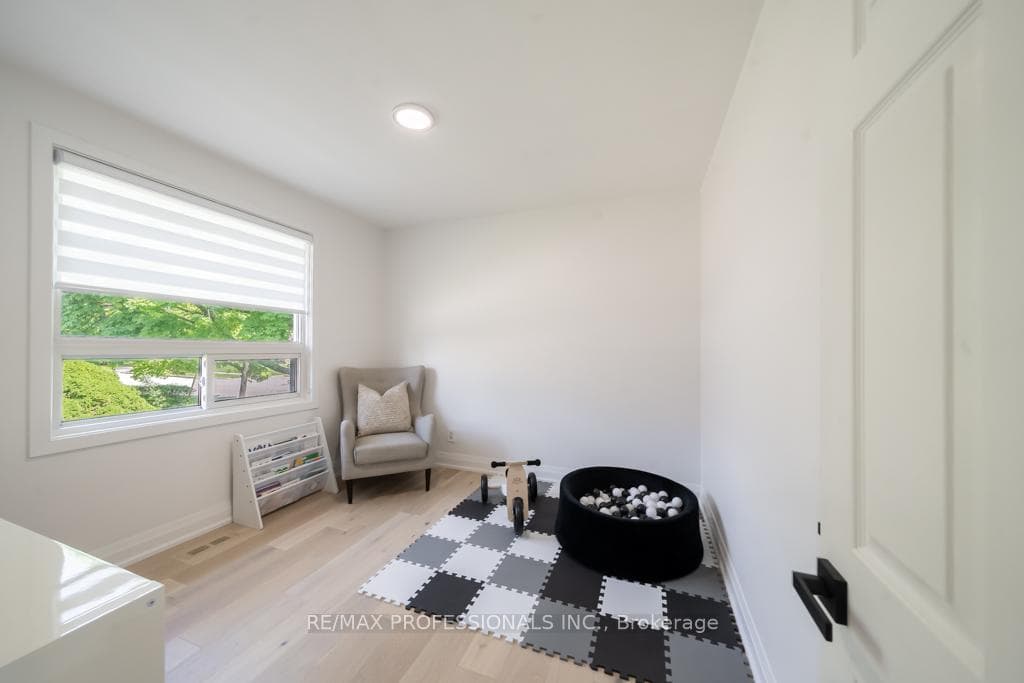 2 Foxcote Crescent photo 17