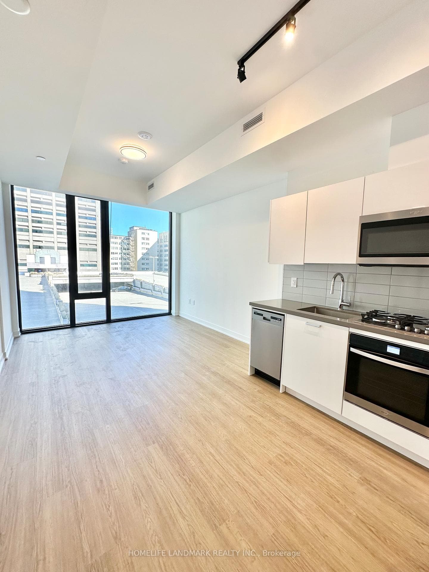 195 McCaul Street Unit 708 photo 6