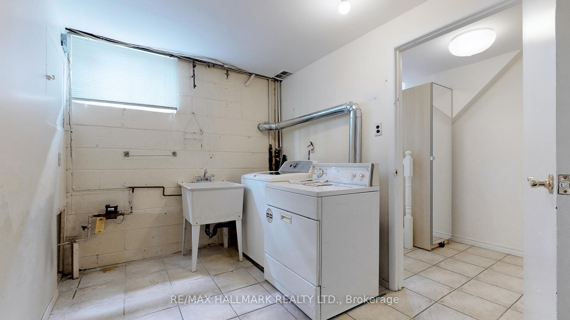186 Spenvalley Drive photo 32