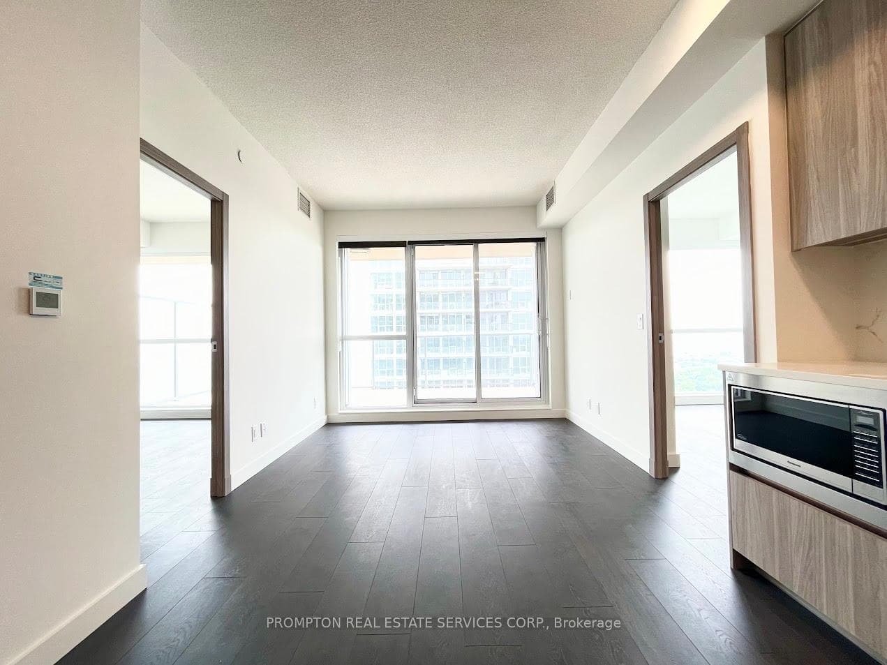 27 Mcmahon Drive Unit 3001 photo 6