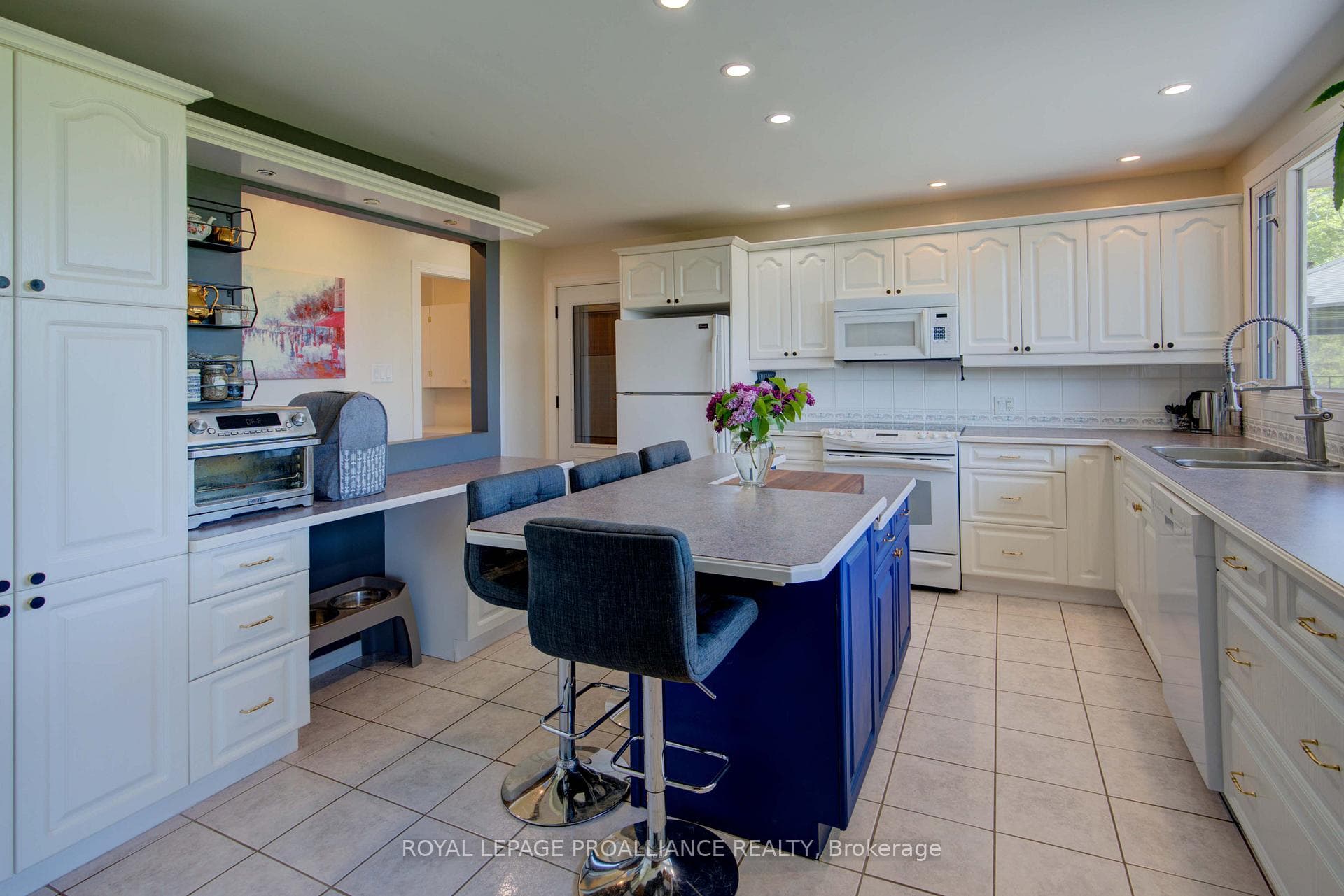 1048 Shallow Lane photo 10