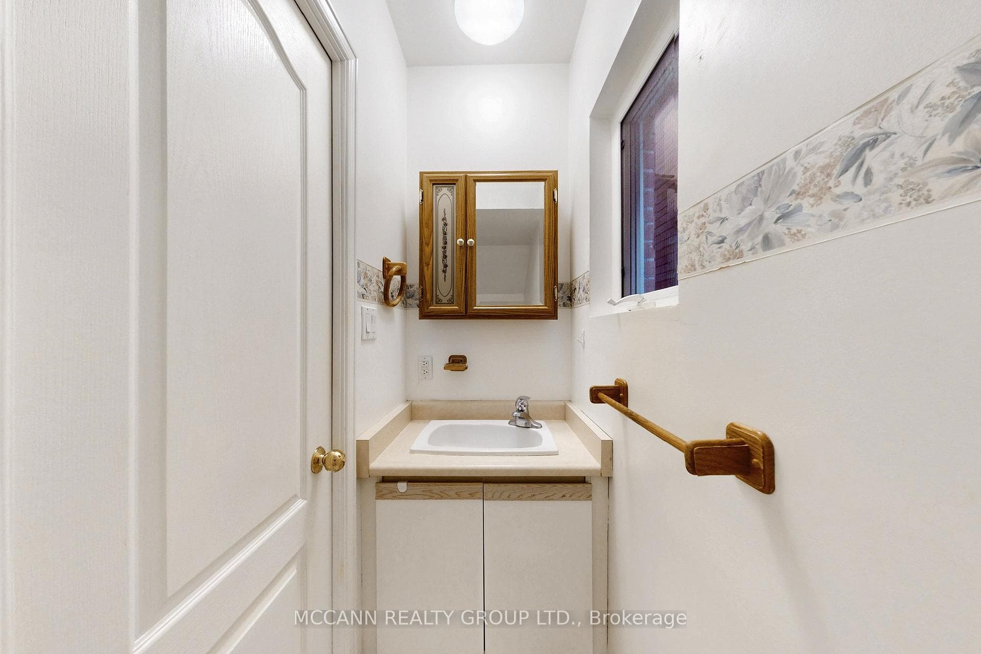 80 Woburn Avenue photo 12