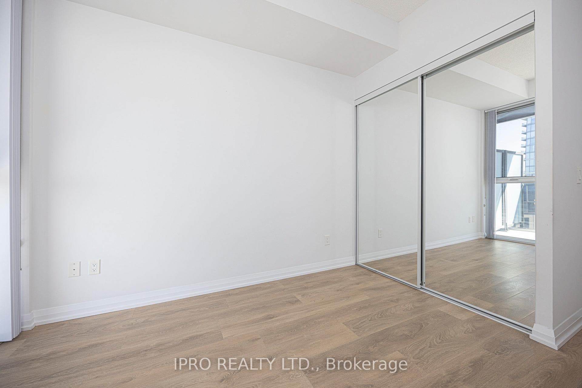 7895 Jane Street Unit 809 photo 18