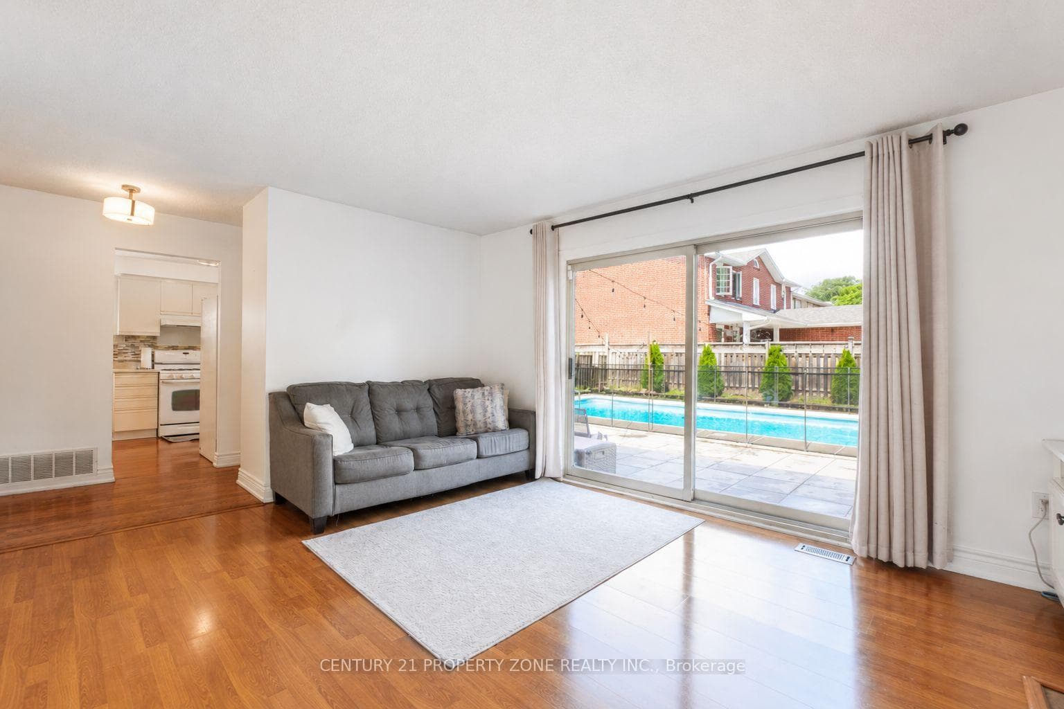 27 Madrid Crescent photo 13