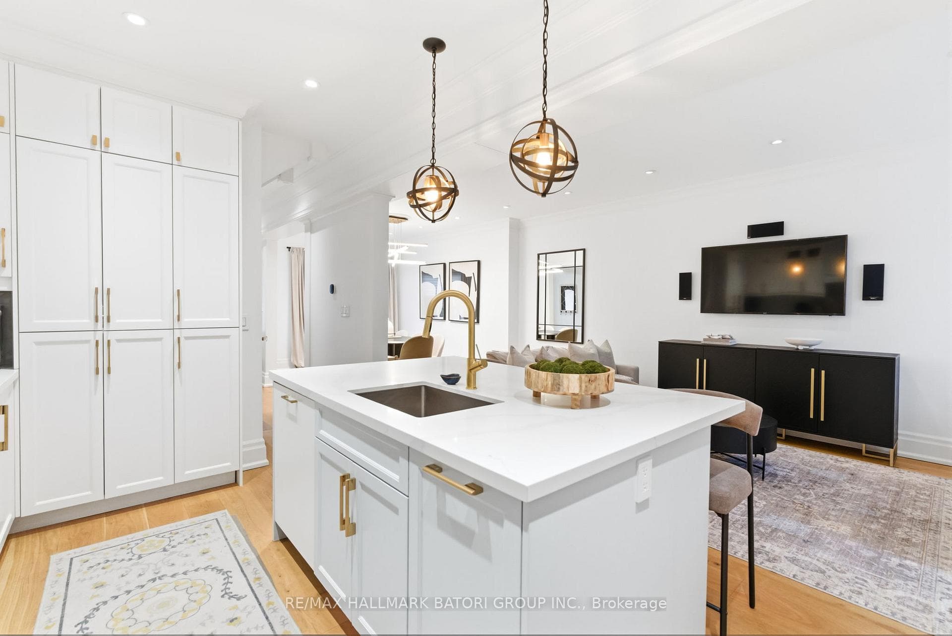 52 Stibbard Avenue photo 8