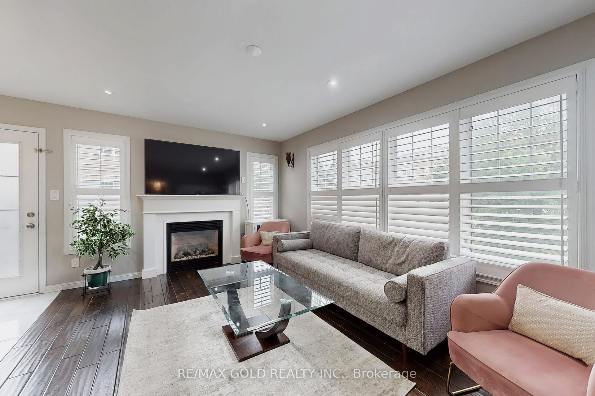 933 Raftis Crescent photo 7