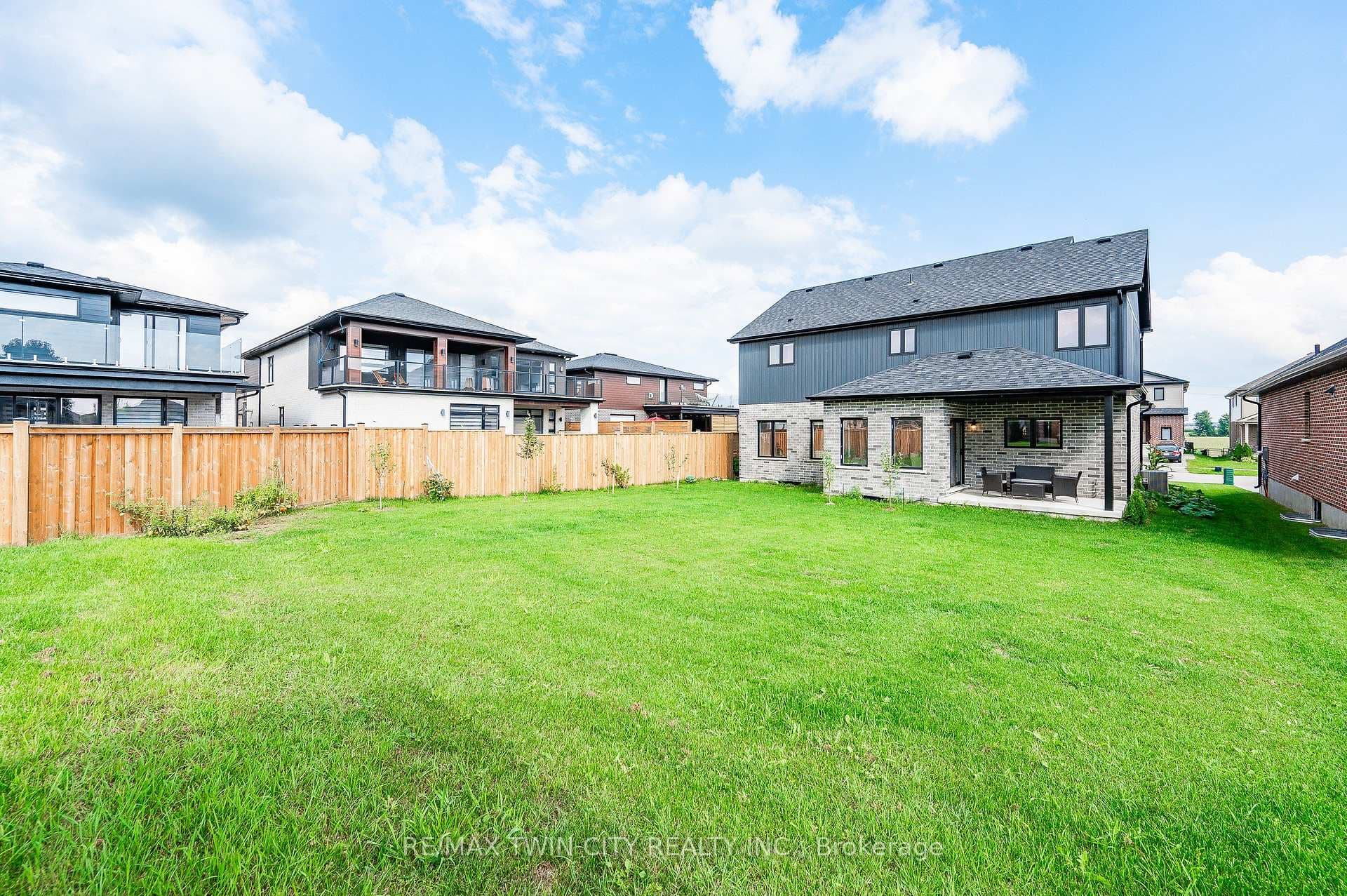 136 Village Road photo 45
