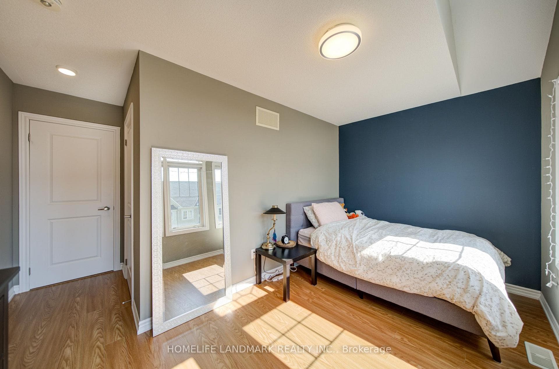 97 Cornell Centre Boulevard photo 35
