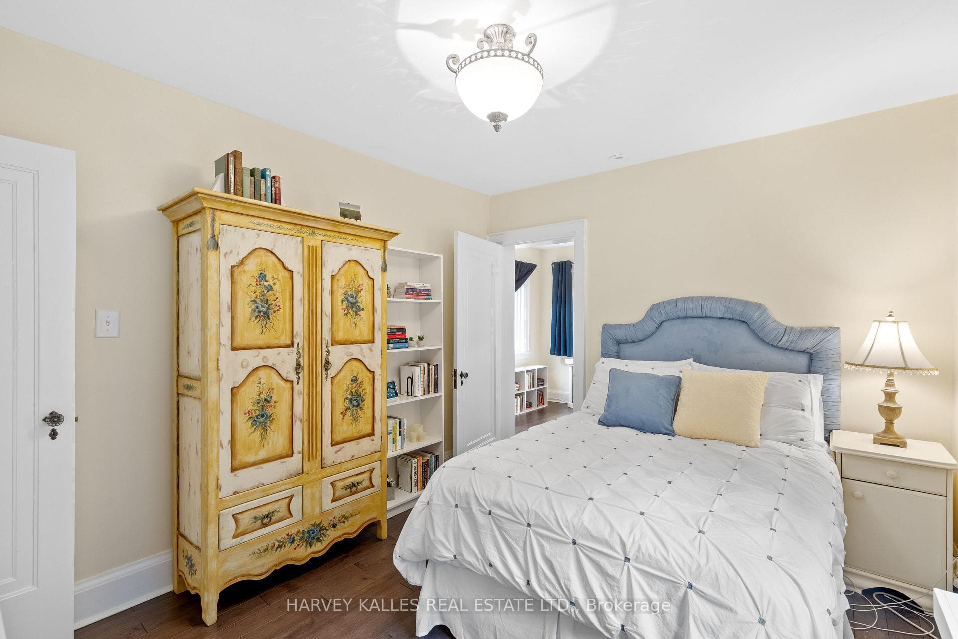 132 Hillhurst Boulevard photo 24